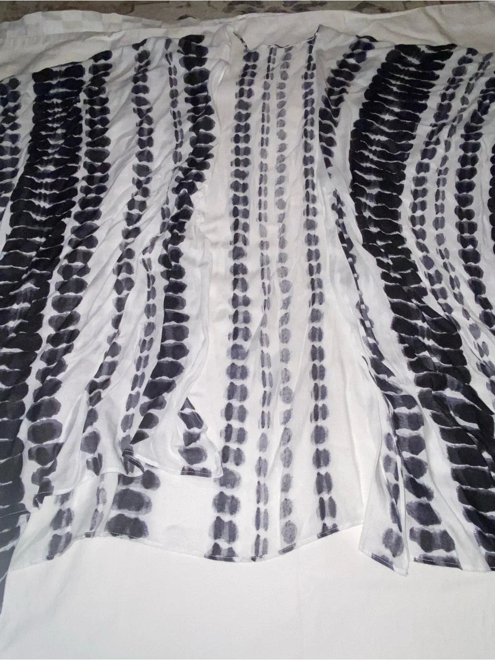 Lightweight Black & White Patterned Women's Wrap
